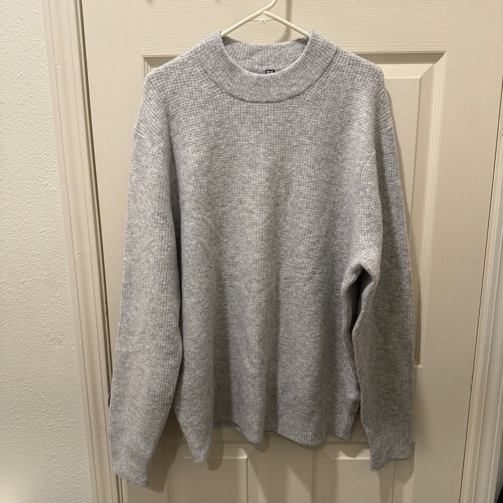 Uniqlo gray knit